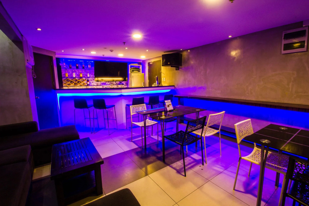 Jade Hotel and Suites