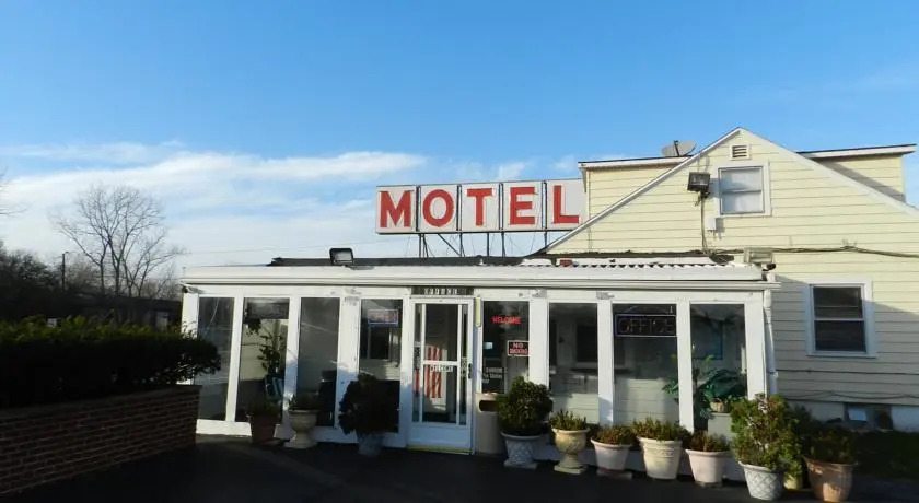 By The Way Motel Lake Bluff