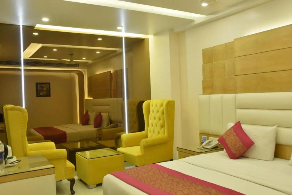 Aman Continental With Restaurant - 5Mins from Connaught Place ,Railway Station & Metro