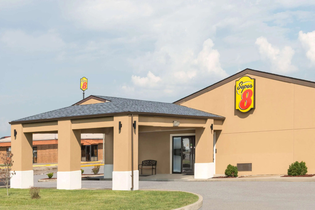 Super 8 by Wyndham Charleston Sikeston East MO