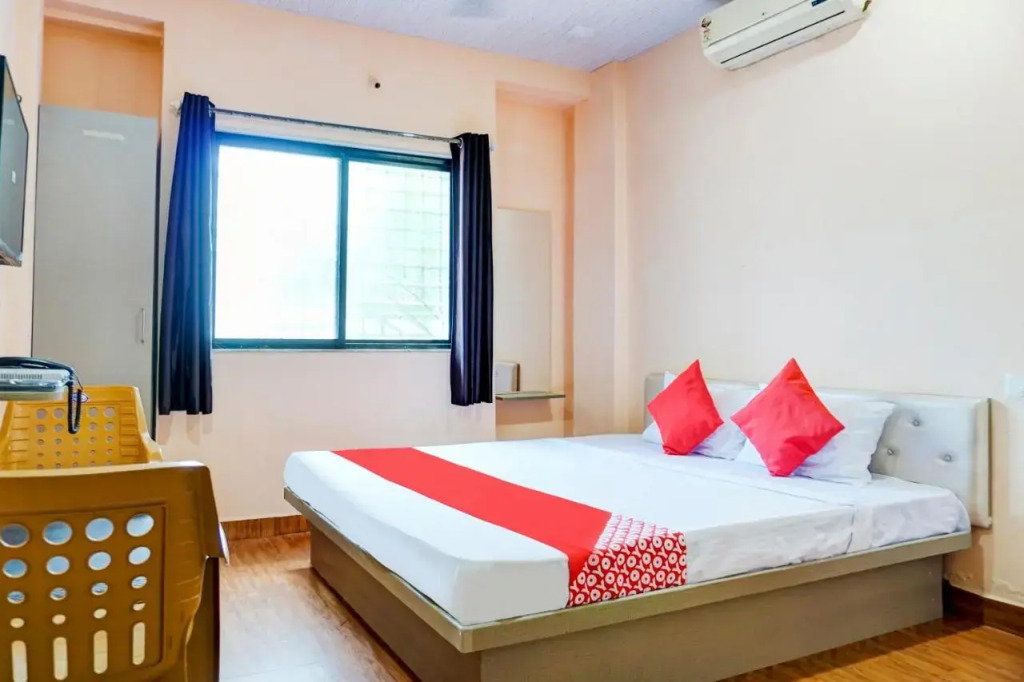 OYO 81205 Hotel Manikyaa