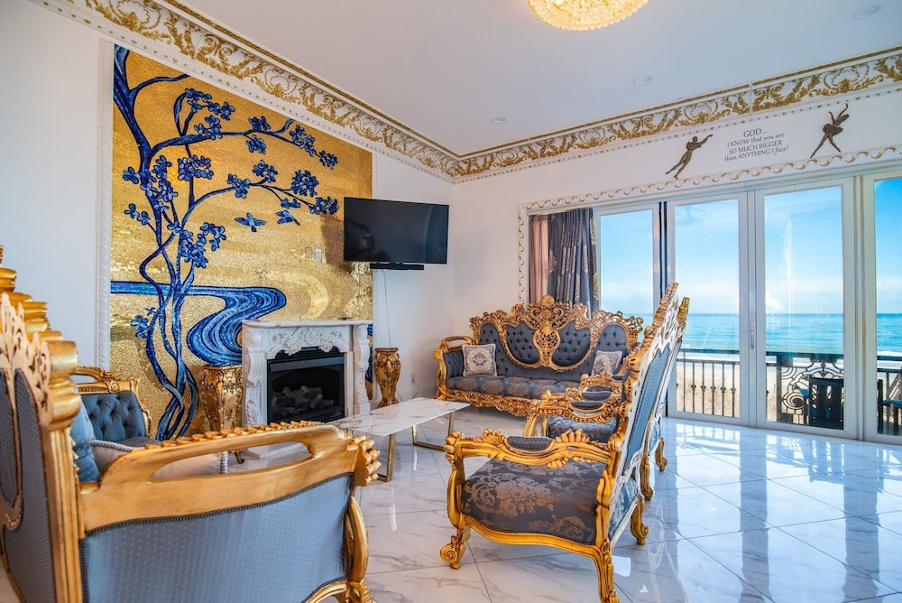 Sea Palace 5 Bedroom Home