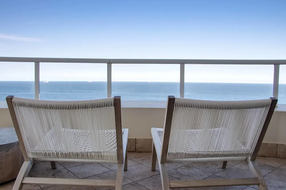 801 Oyster Schelles - Near Umhlanga Rocks Beach