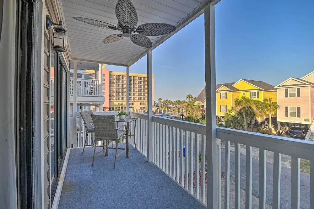 Eclectic Condo w/ Balcony: 1 Block to Beach!