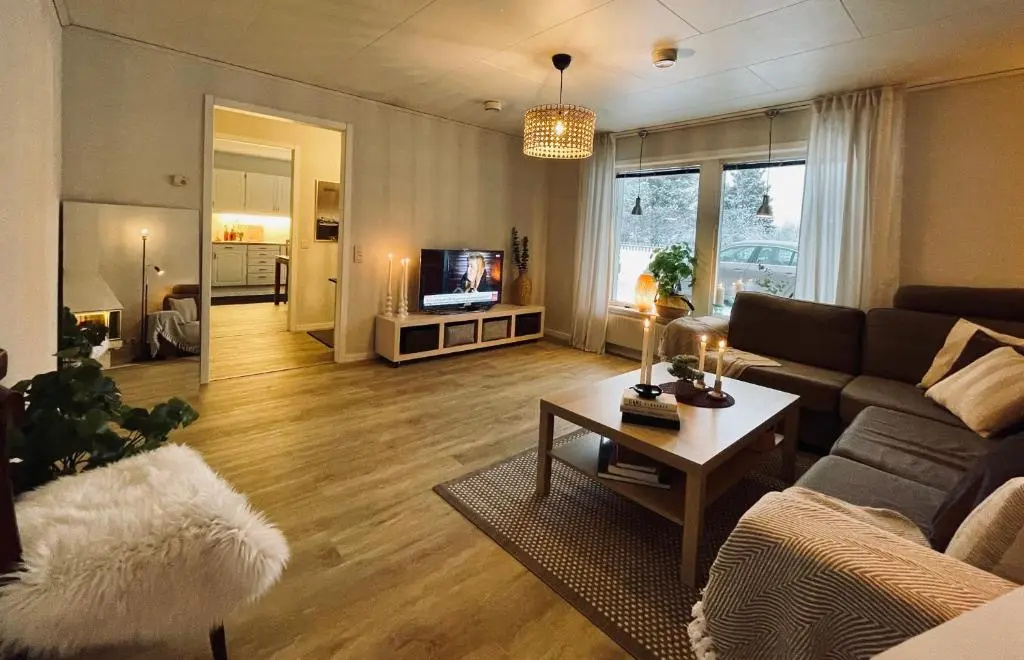 Just 5 minutes to H2green steel site 3BR apartment w/6 beds