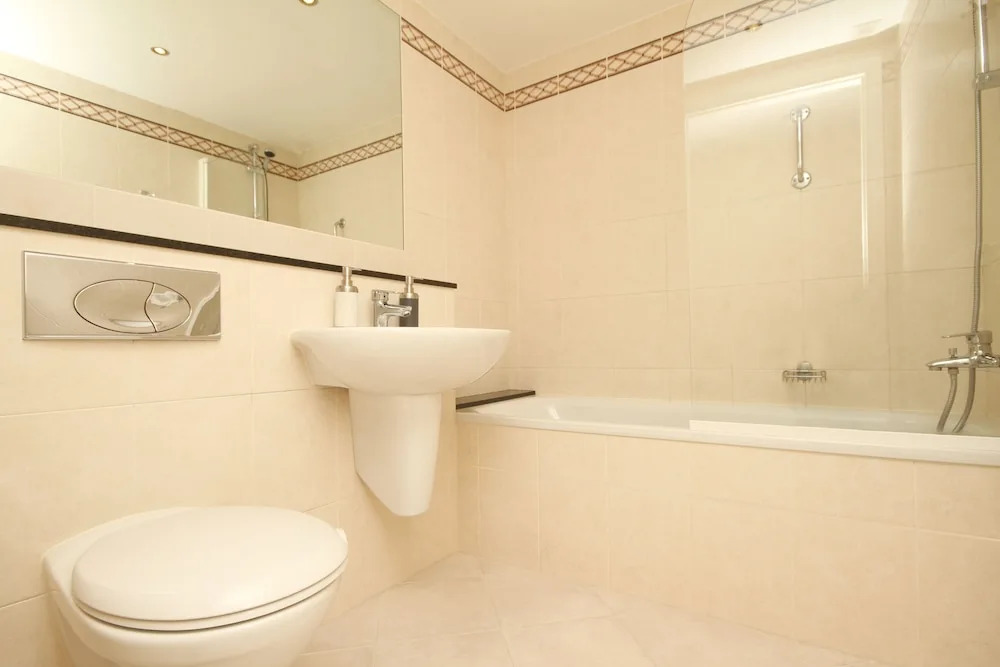 Grand Canal Quay Apt Sleeps 10