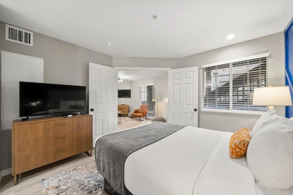 Stylish Buckhead Condo Your Urban Getaway in ATL