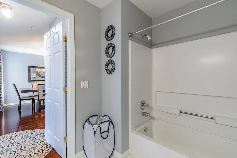 Near Theme Parks! Professional Design, Sleeps 7, Patio, Pool!