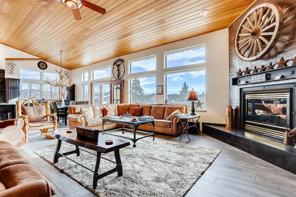 122 Kings Court by Book by Owner