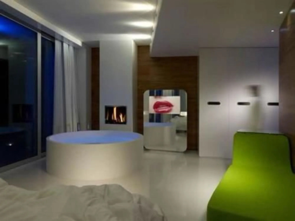 i-Suite Hotel