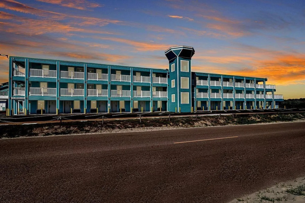 Seaside Boutique Hotel, Waves At Your Doorstep