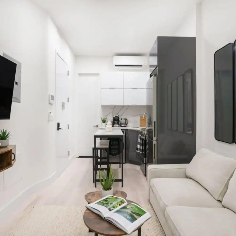 317-1b Modern 1Br UES W D