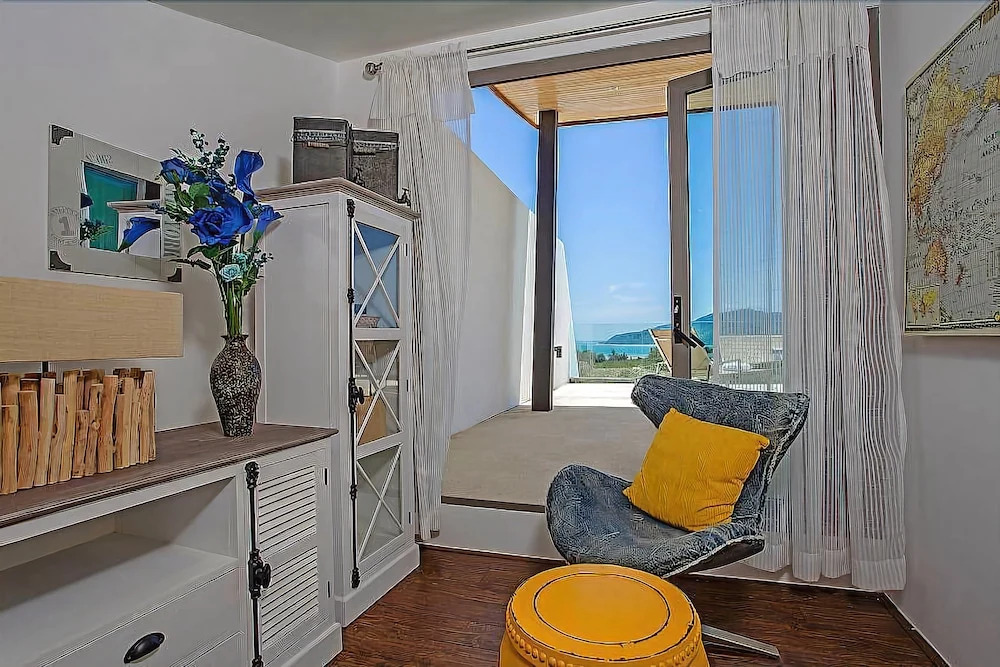 Romantic Sea View Villa with 4 Bedrooms