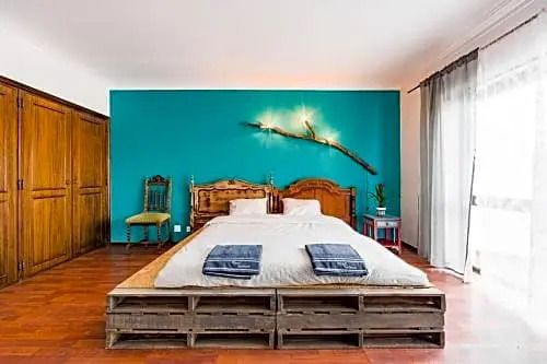 Surfhouse ThePortugalWave