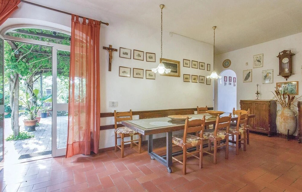 Beautiful Home in Crespina PI With 5 Bedrooms, Wifi and Private Swimming Pool