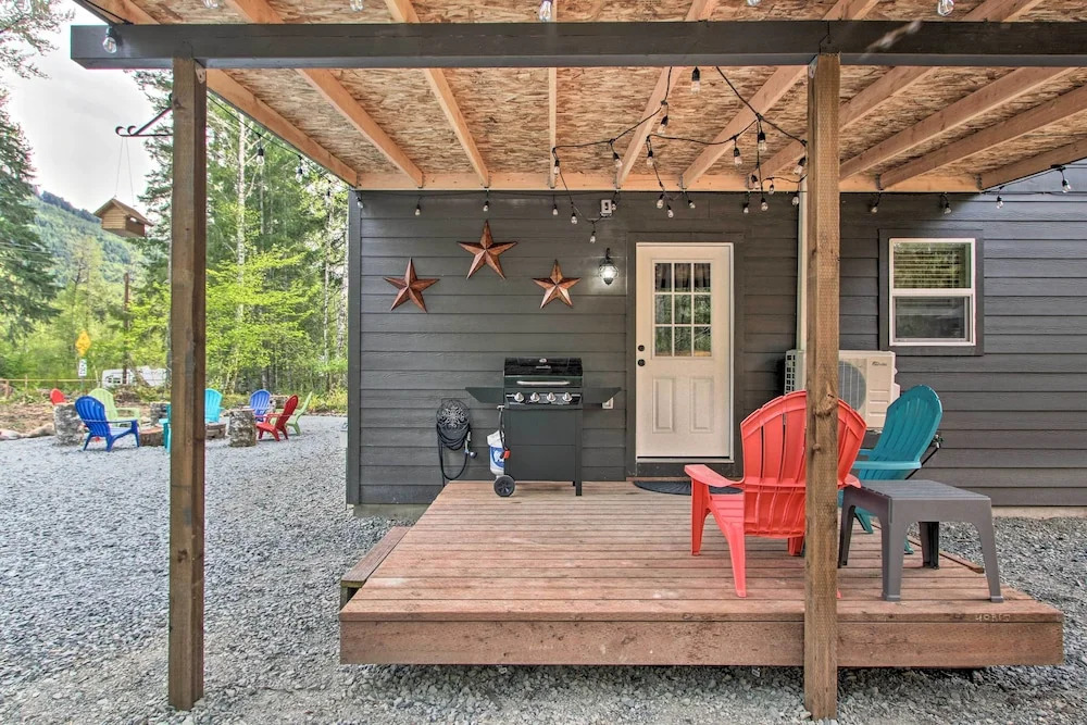 Cozy Cabin - 5 Miles to Mt Rainier National Park!