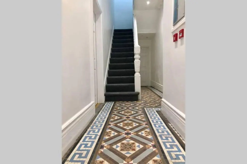 Group Of 8 Apartments For Up To 34 People By Centre!