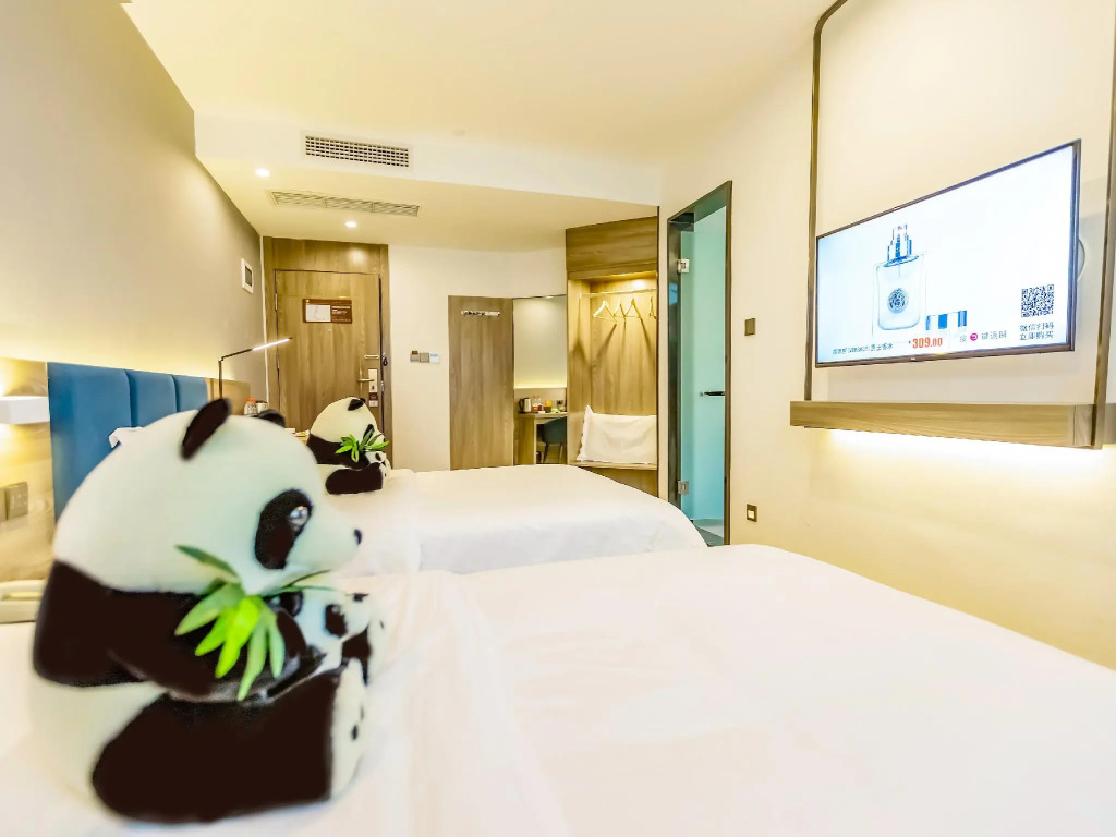 7 Days Premium Chengdu Panda Base Sanhechang Subway Station
