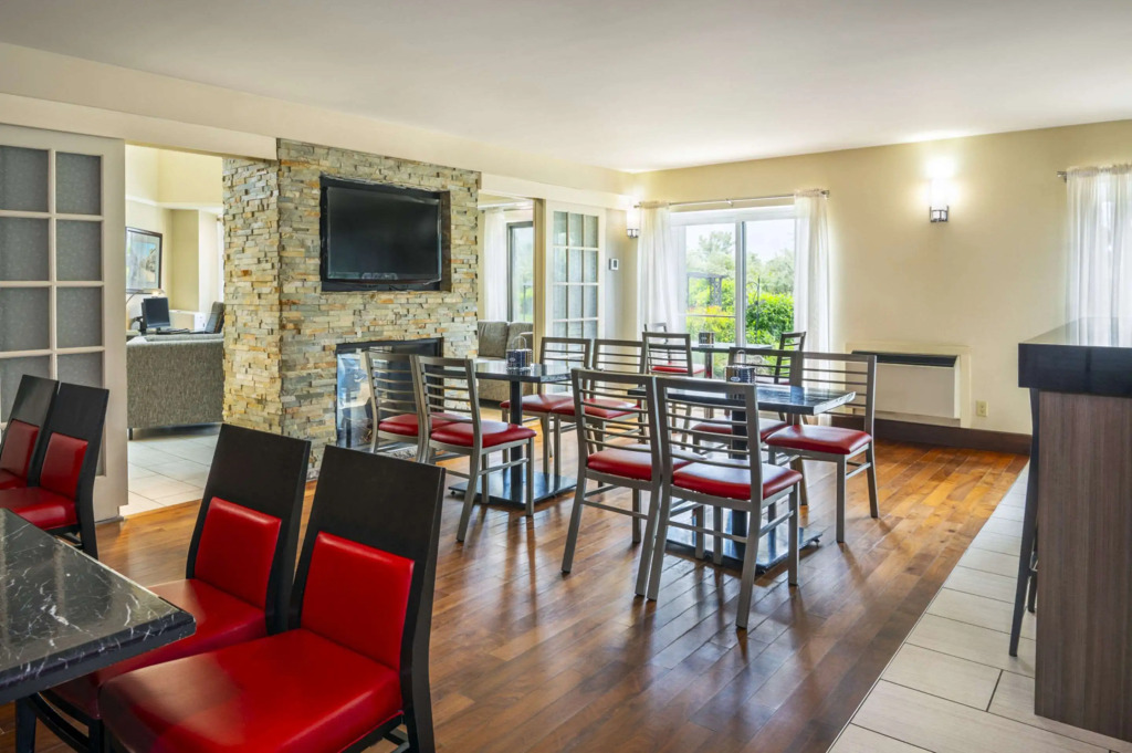 Comfort Inn Newmarket - Aurora