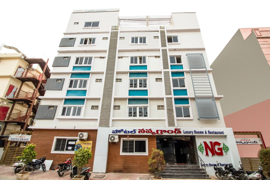 Capital O 7648 Sri Navya Grand