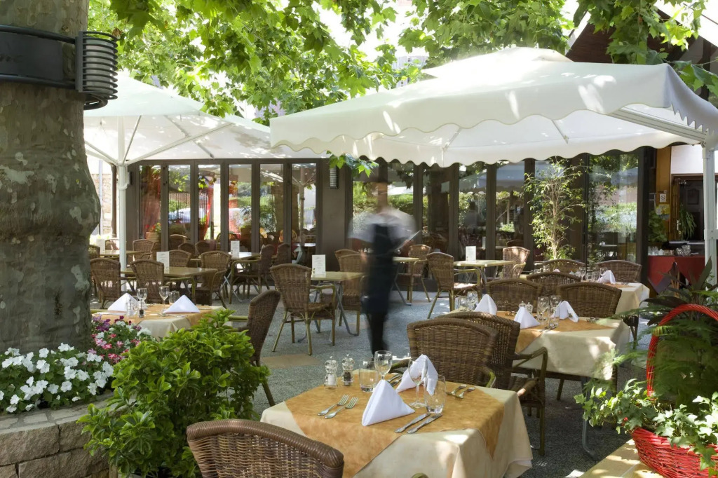 Logis Hôtel Tante Yvonne & son restaurant semi-gastronomique - Lyon Nord
