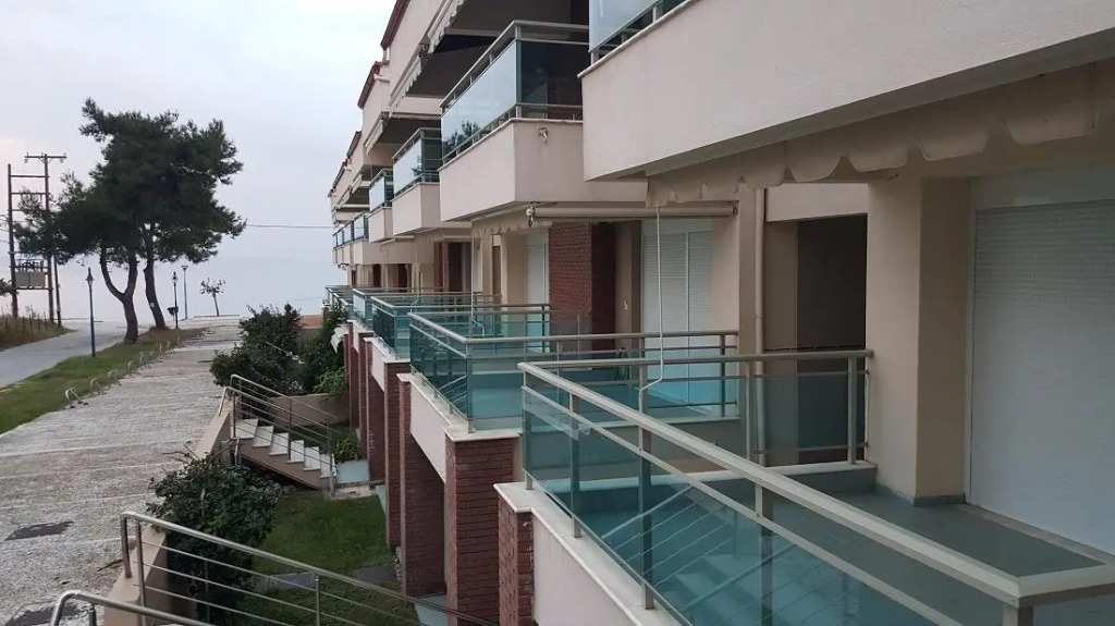 Bungalow White Apartments and Suites