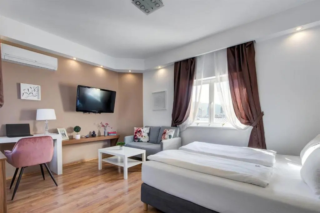 Premium Studio Szervita Square