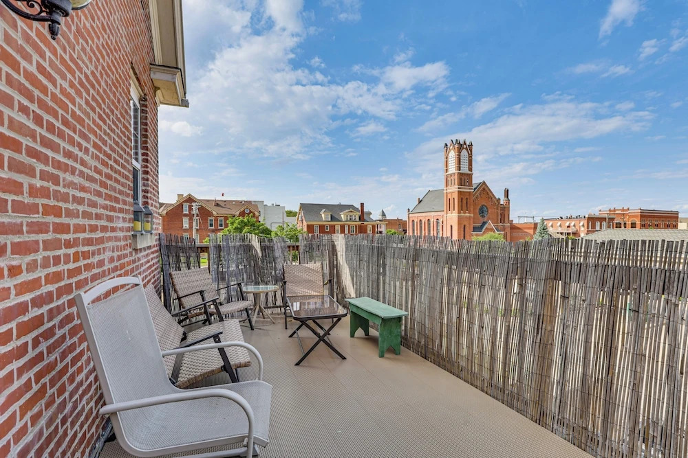 Walk Downtown: Inviting Historic Home in Dubuque!