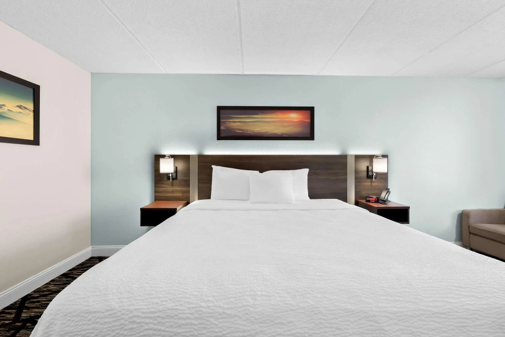 Clarion Inn & Suites near the Leconte Center Pigeon Forge