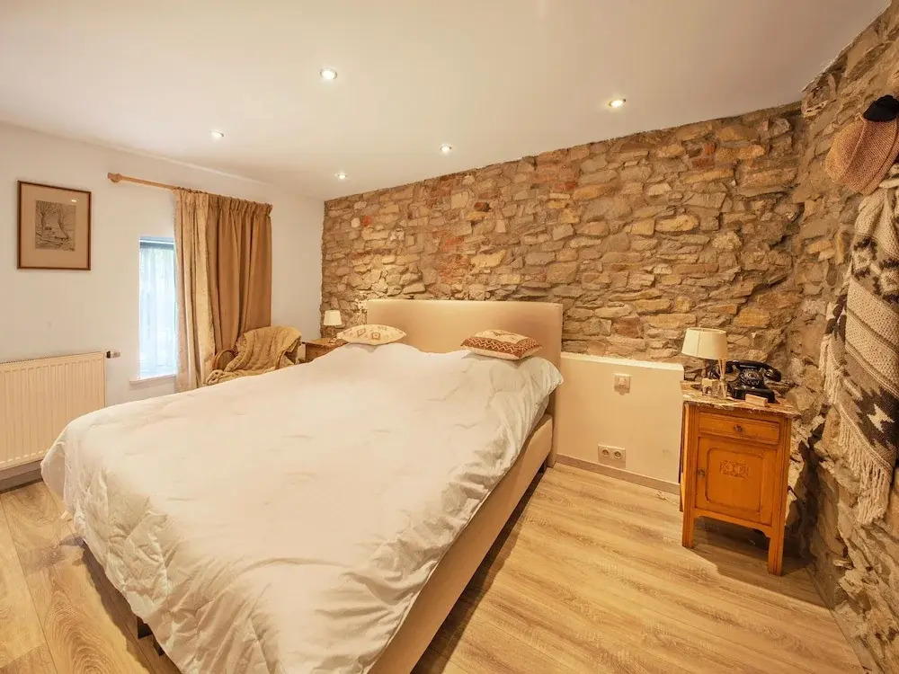 Stylish Stay Near Forest