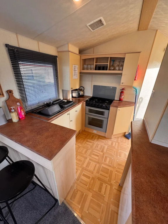 3 Bed Caravan 8 Berth Pet Friendly Parking