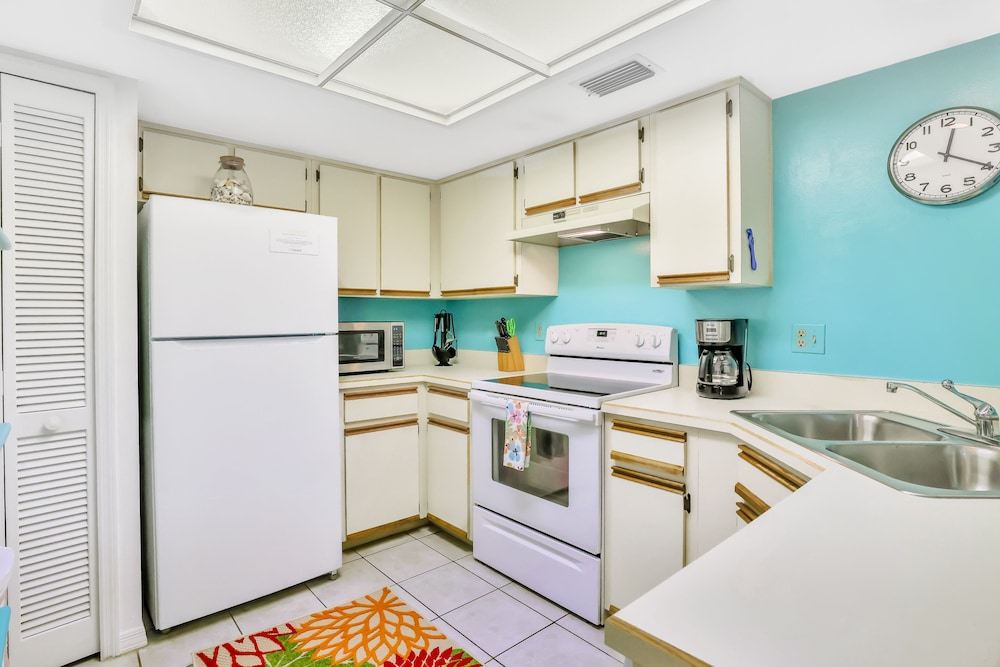 Sea Woods Condo 131 - Coastal Hide Away
