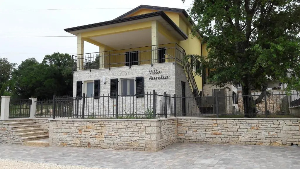 Villa Aurelia Haus1 in Porec mit Garten