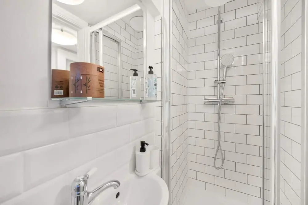3 Bedroom 2 Bathroom Victorian Flat in Kensington