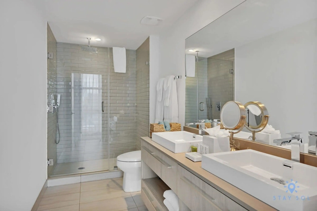 Bayview Luxury 3BR Condo Stunning Amenities