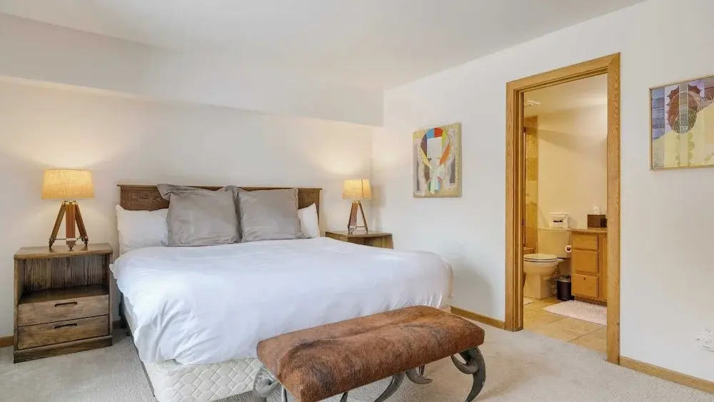 Riverside Condos B101 by AvantStay