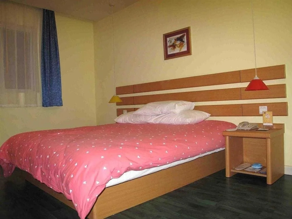 Home Inn Yantai Haiyang Bus Station