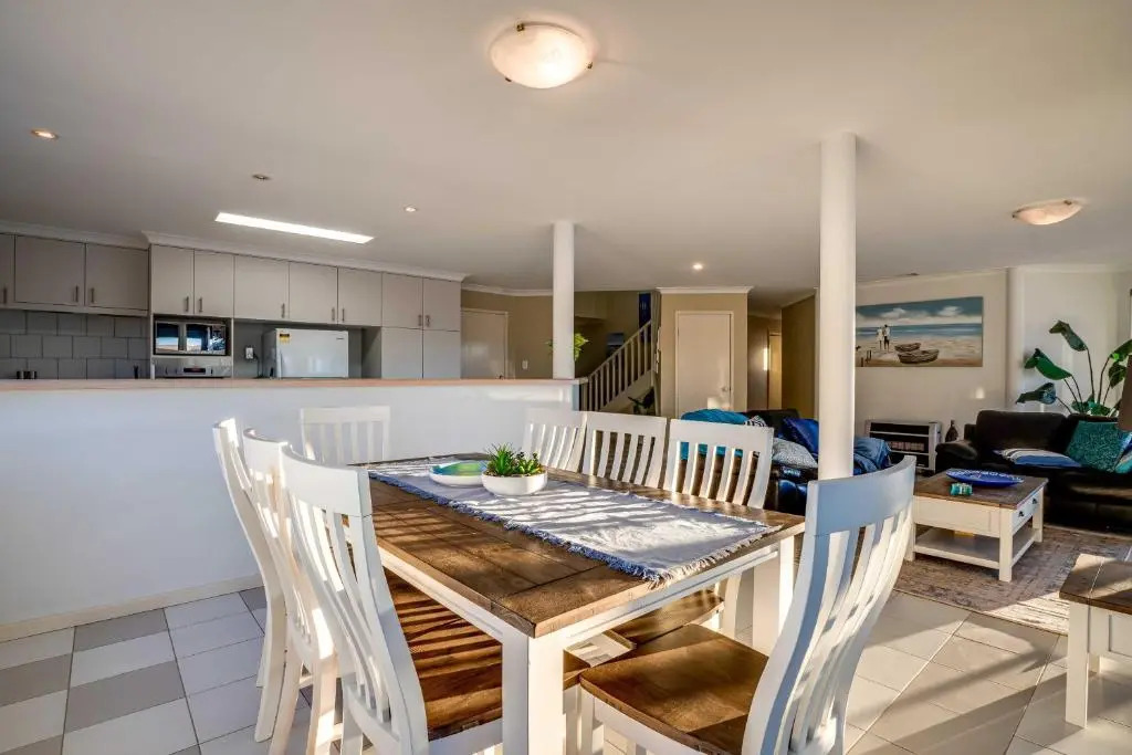 Mandurah Canal Beach House- 5 Mins Beach, Golf Course, City Centre, Parks