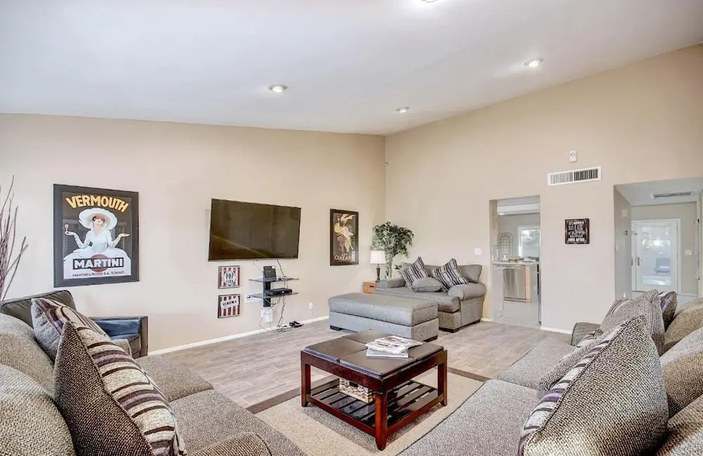 SLS Altadena Estate with FREE Heated Pool, Spa, Pool Table & More.