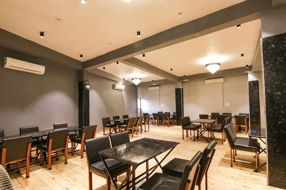 Fabhotel Grover