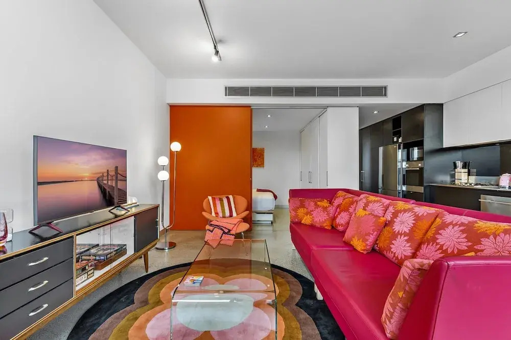 Vibrant 2-bed Apartment Near St Kilda Beach