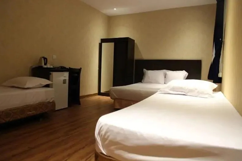 Sepand Hotel