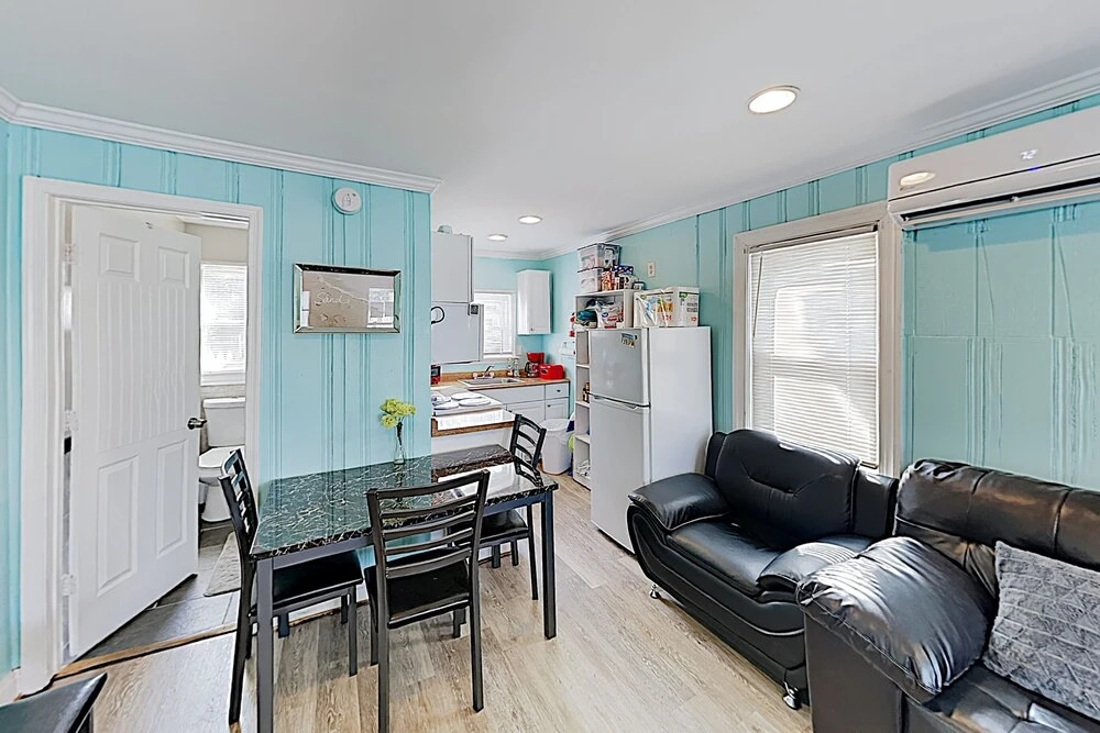 New Listing! Updated Apartment - Walk To Beach 3 Bedroom Apts