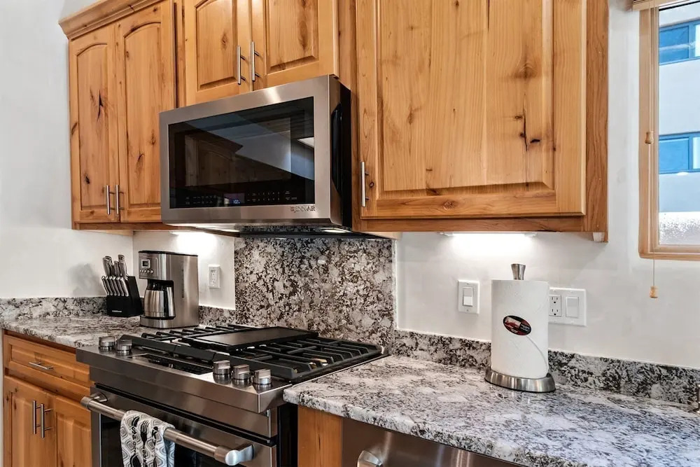 Bonita - Stunning Contemporary Home, Six Blocks From The Plaza