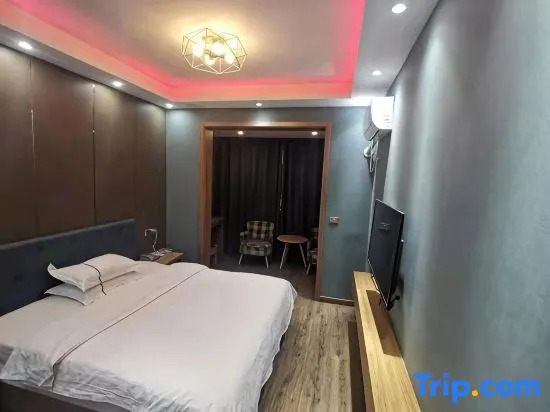 Ziyang Business Hotel (Changge Zhongxu Avenue)