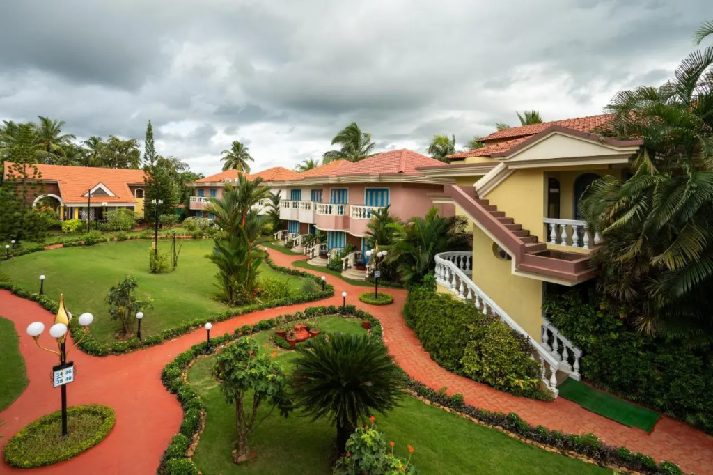 Coconut Grove Beach Resort