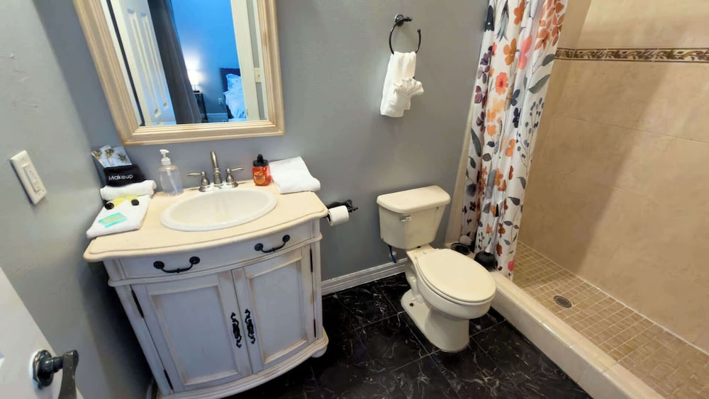 First Floor Pool Affordable Near Beach