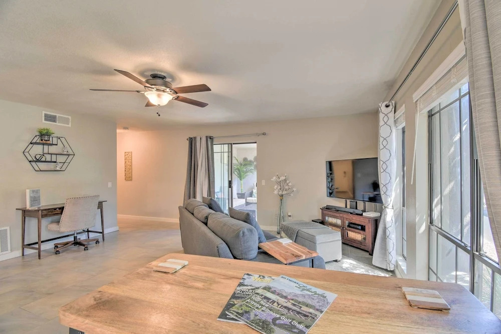 Sleek Phoenix Condo: Walk to Biltmore Fashion Park