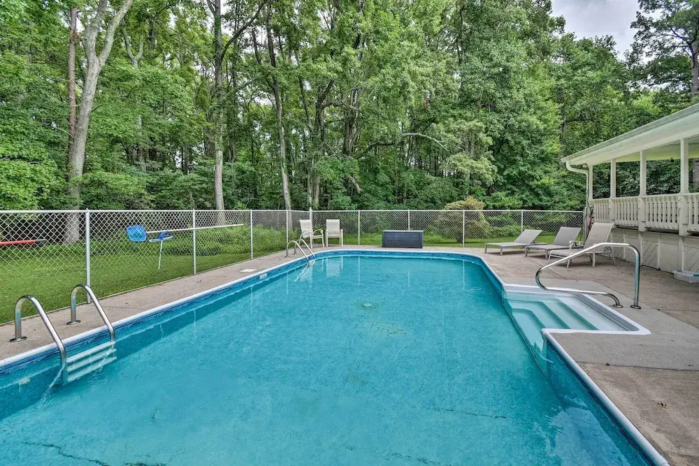'the Oyster Bed' Retreat w/ Pool & Game Room