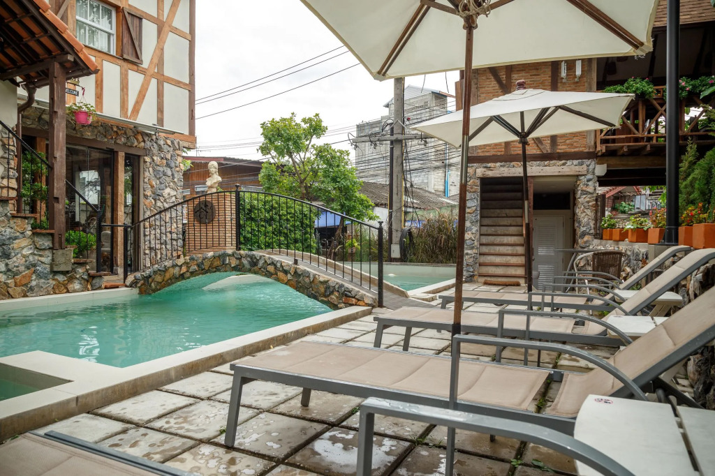 Le Charcoa Hotel